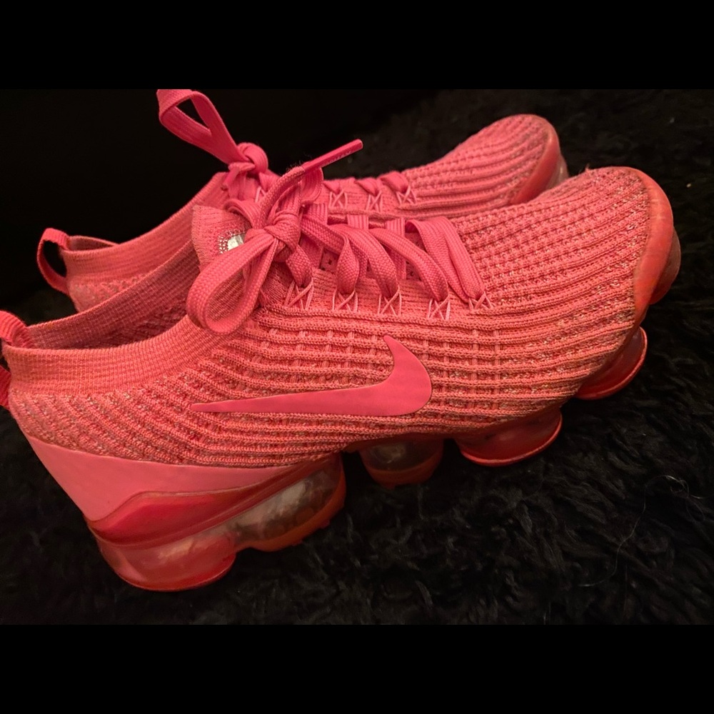 Hot pink vapor max